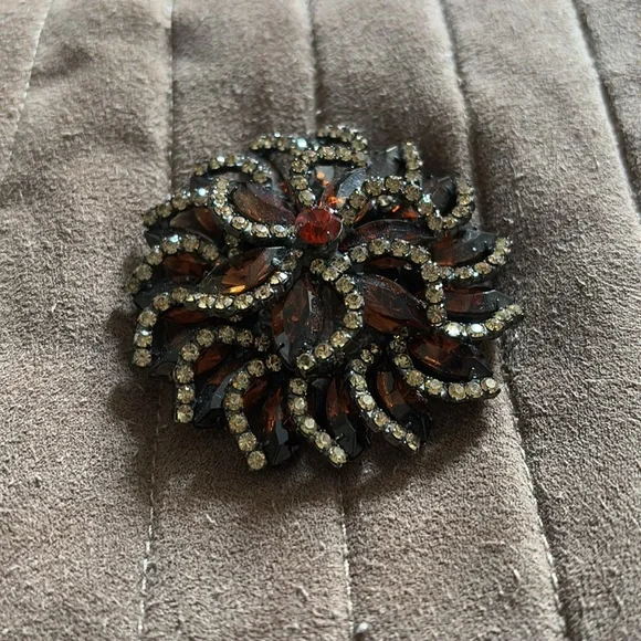 Beautiful brown stone with yellow stone detailing.Red-orange center stone brooch - Picture 4 of 4